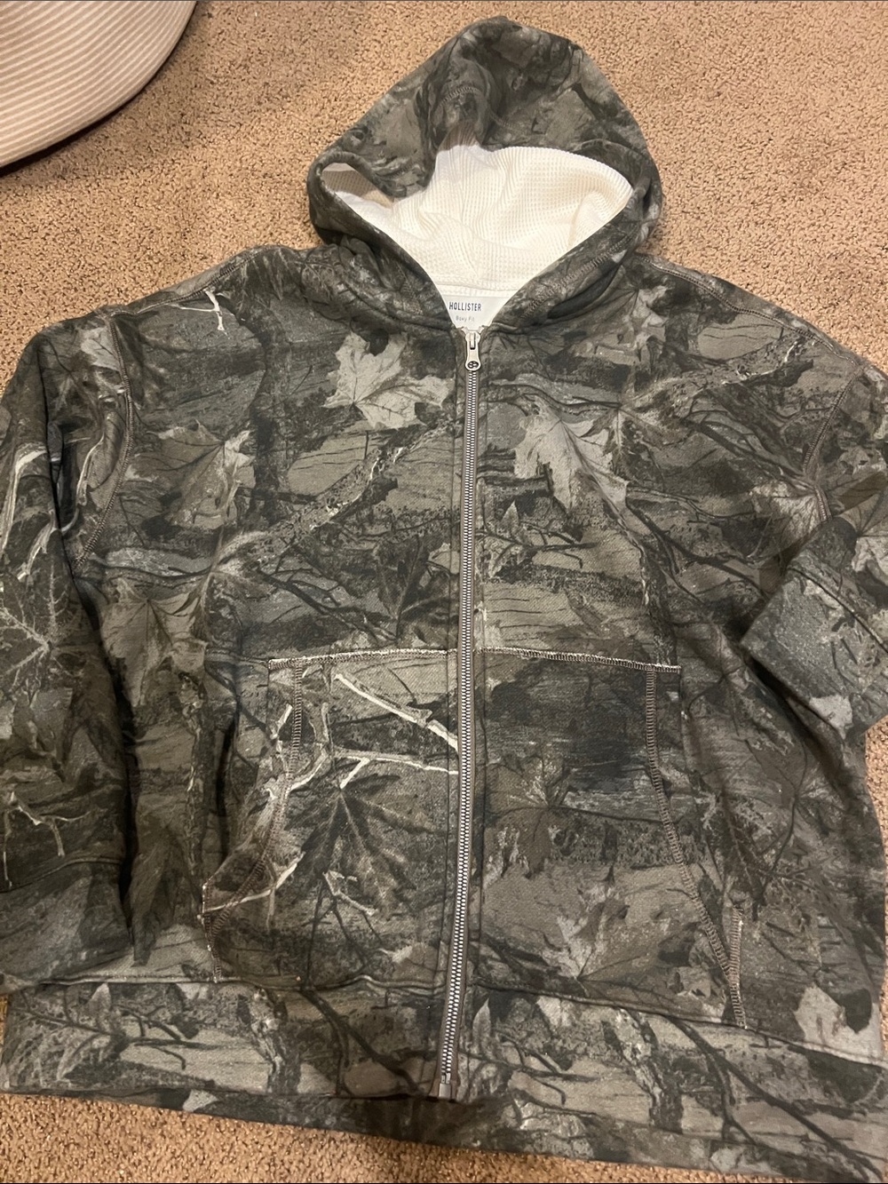 Boxy Camo Zip Up Hoodie 
- Large 
Color- Dark Brown Camo